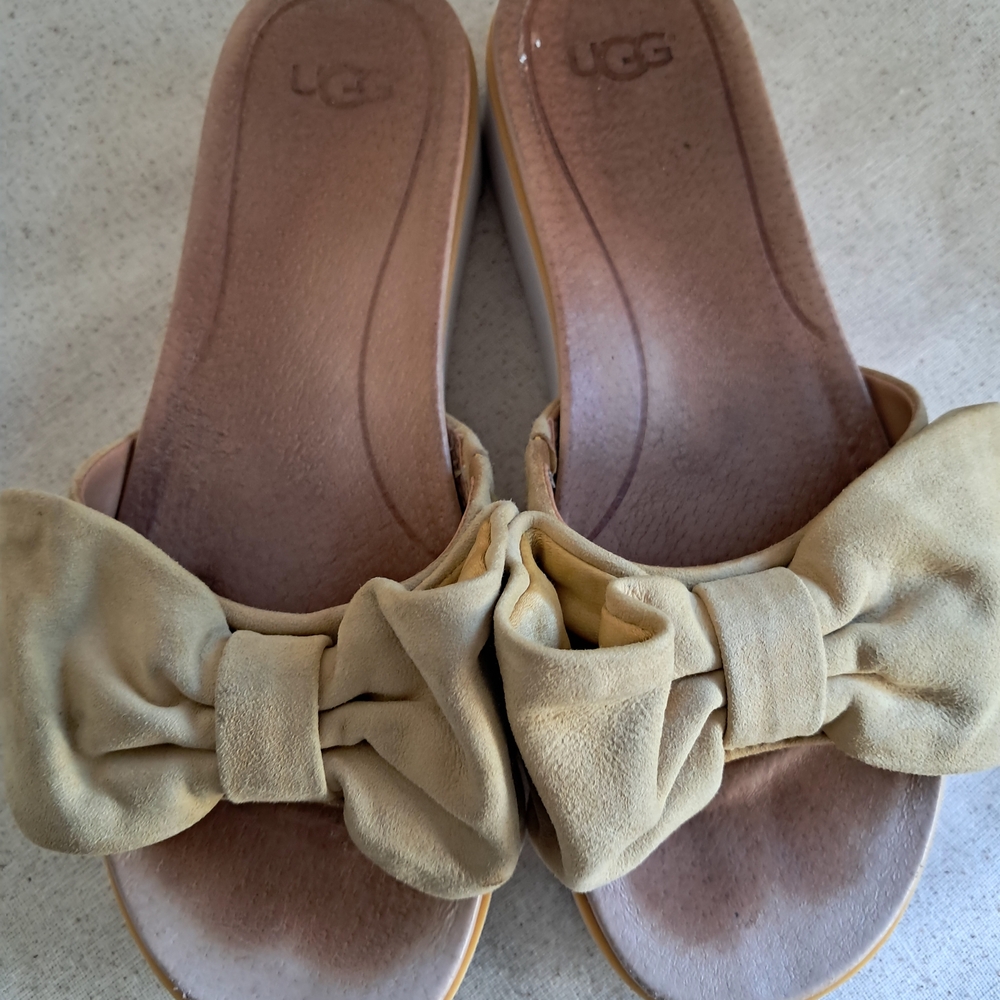 UGG Women's Cream Bow Slide Sandals
